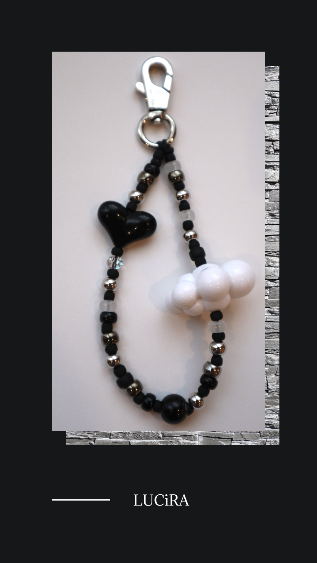 LUCiRA ストラップキーホルダー